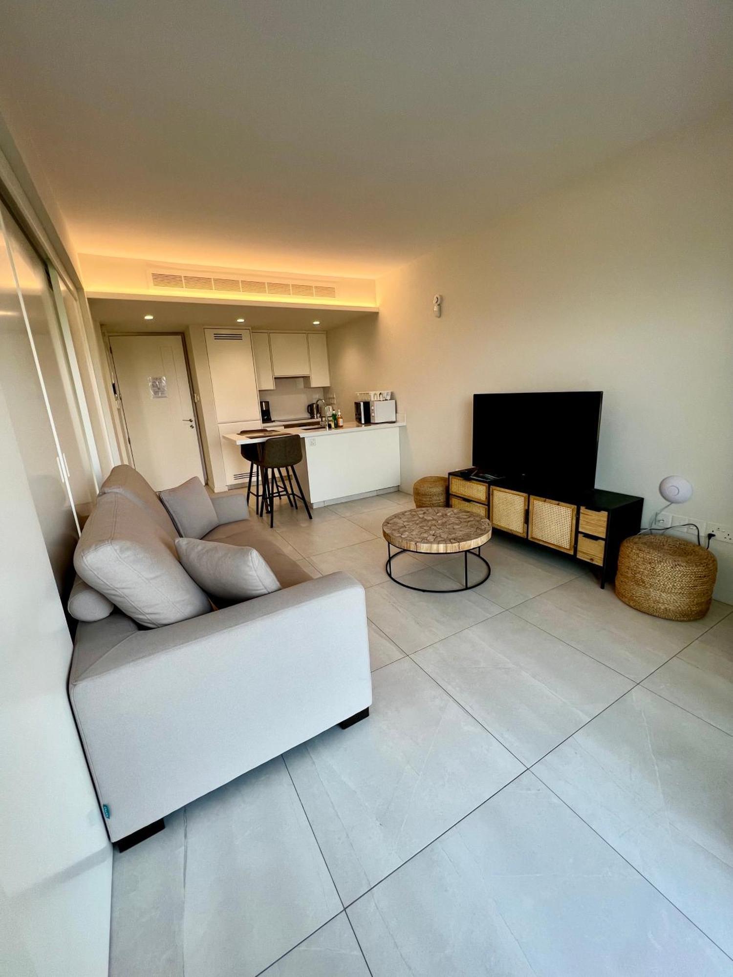 Emerald Suites Protaras Eksteriør bilde