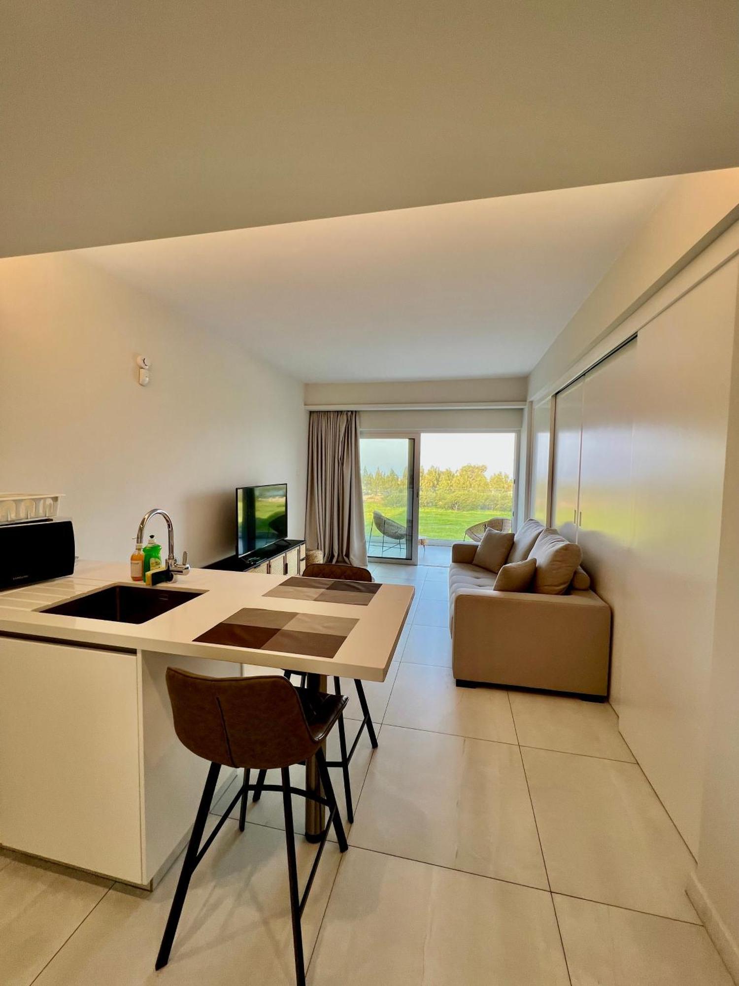 Emerald Suites Protaras Eksteriør bilde
