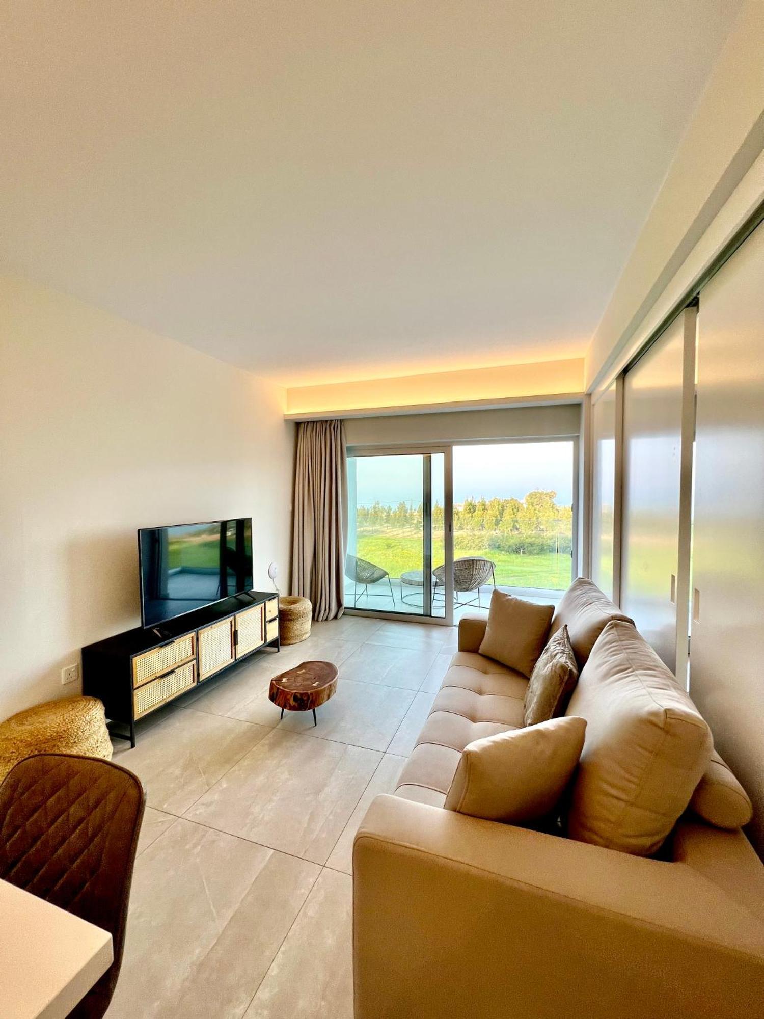Emerald Suites Protaras Eksteriør bilde