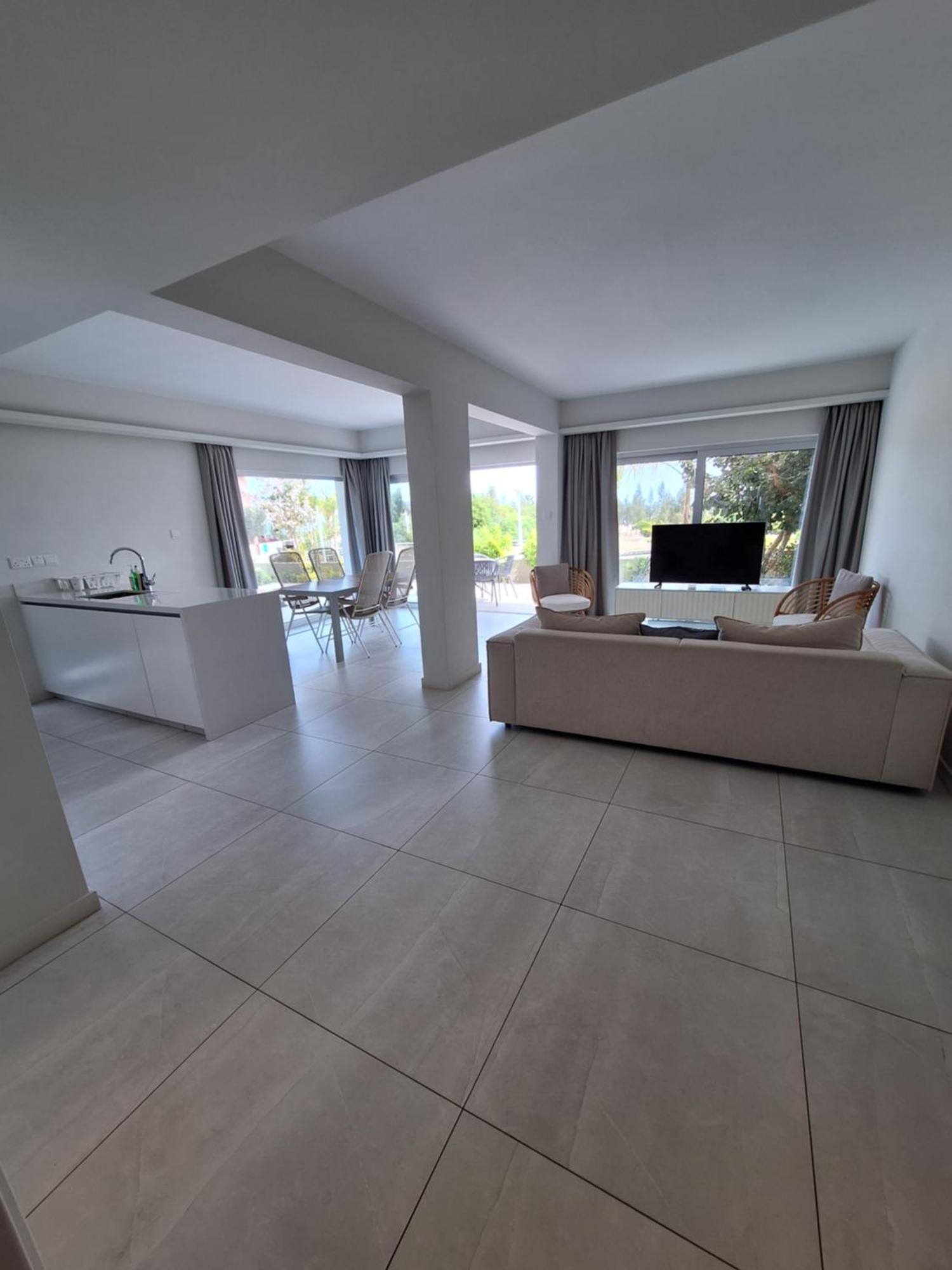 Emerald Suites Protaras Eksteriør bilde
